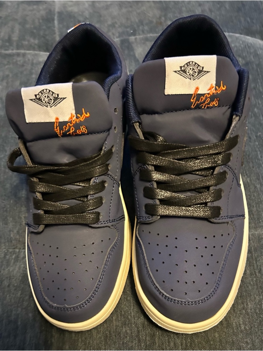 Jordan Men's Navy Blue and Black Low-Top Sneakers